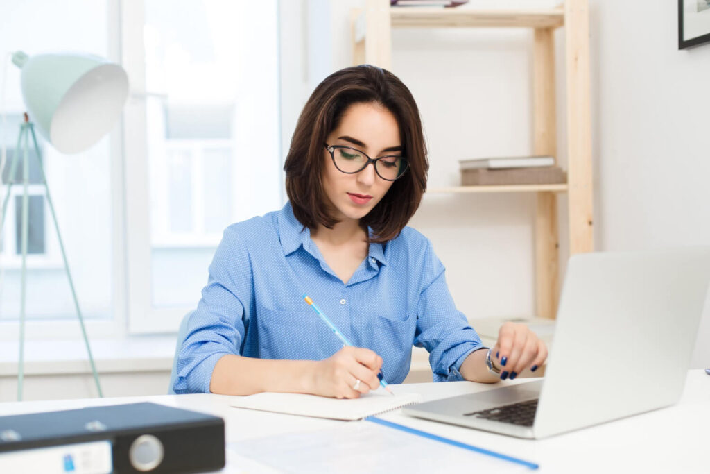 content writer writing content